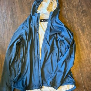 Never worn North face women’s teal rain jacket. Size XL